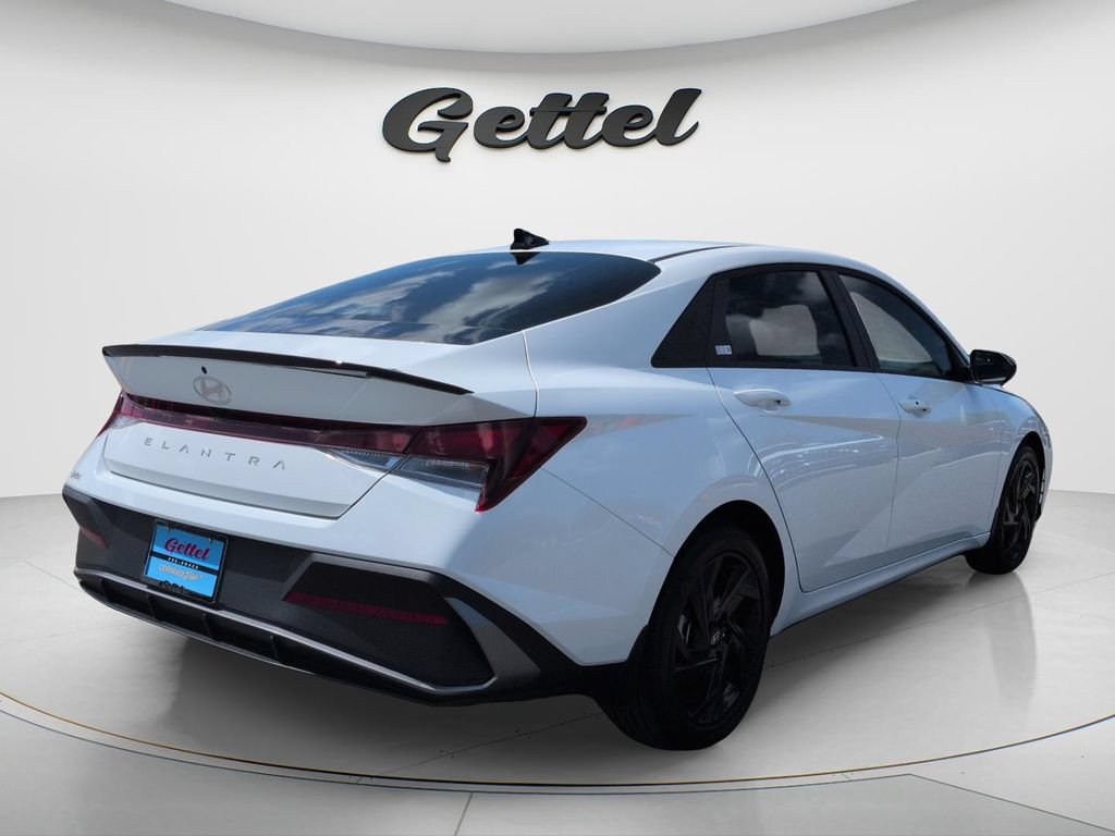 Certified 2026 Hyundai Elantra Sport FWD image 5