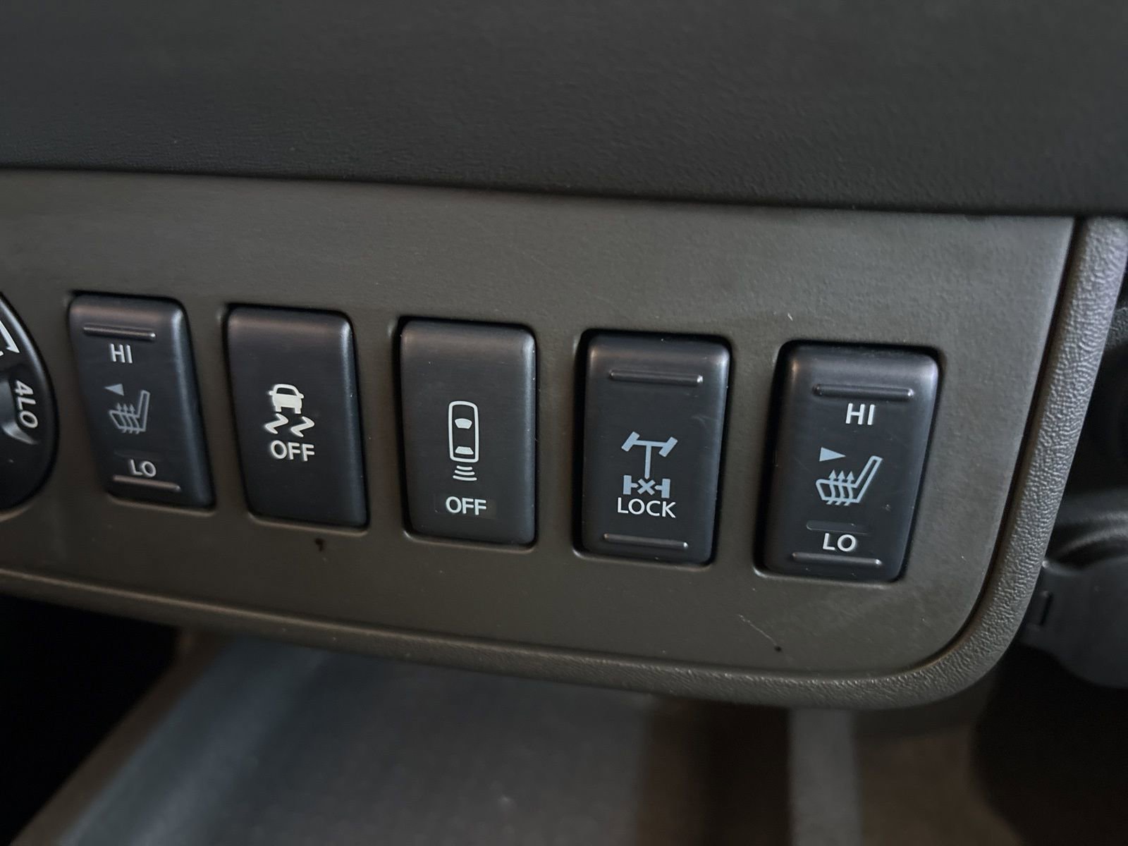 Used 2019 Nissan Frontier PRO-4X w/ Pro-4x Luxury Package image 26