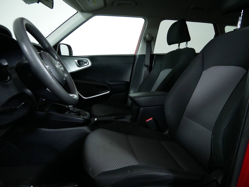 Used 2024 Kia Soul LX w/ Option Group 015 FWD image 15