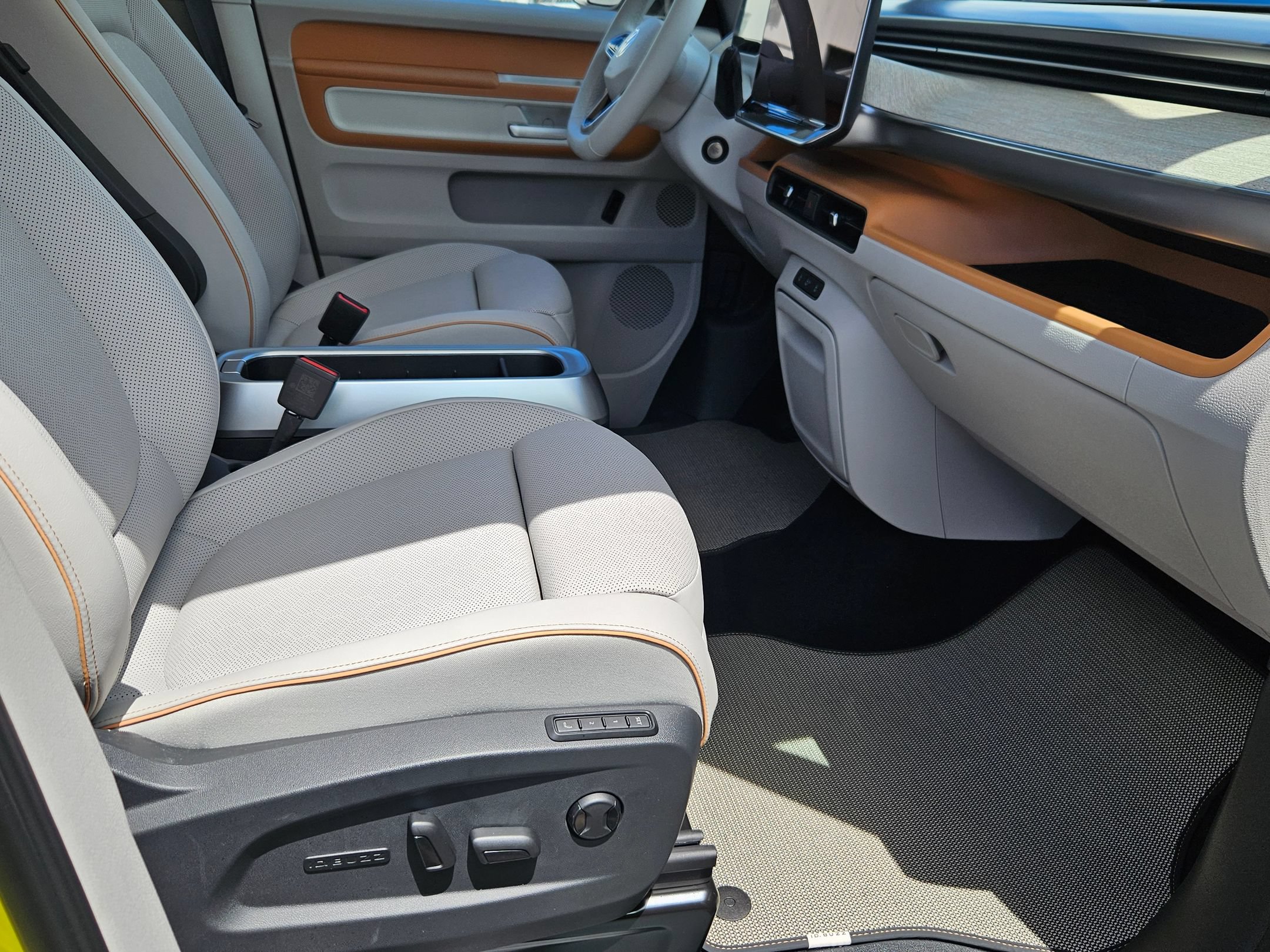 New 2025 Volkswagen ID. Buzz 1st Edition RWD image 28