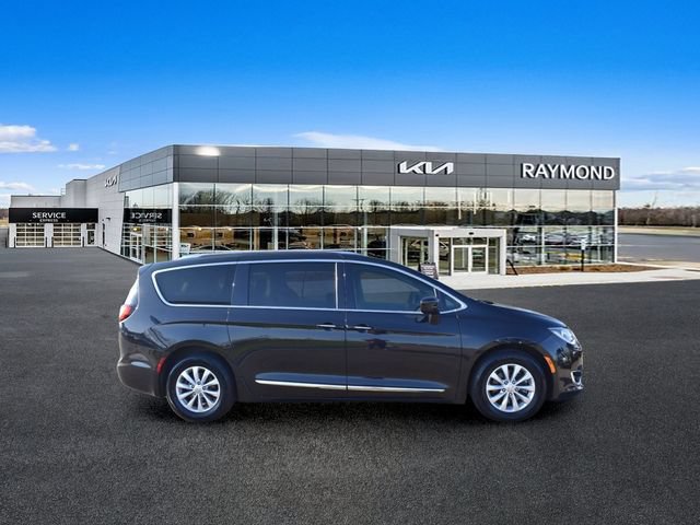 Used 2018 Chrysler Pacifica Touring-L Plus FWD image 2