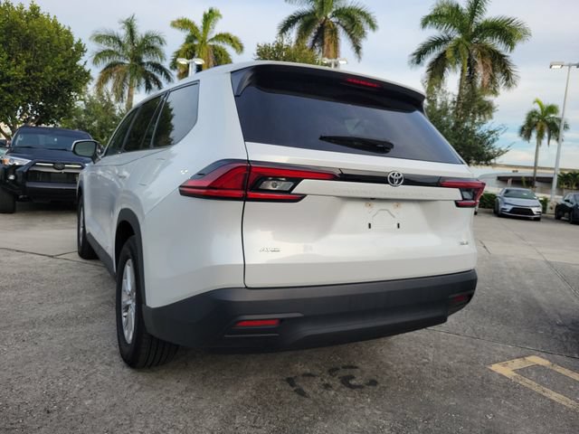 Used 2025 Toyota Grand Highlander AWD image 3