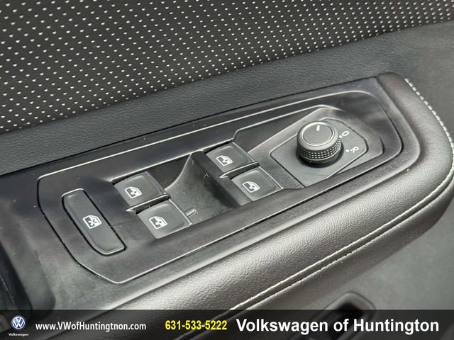 Certified 2025 Volkswagen Atlas SEL image 17