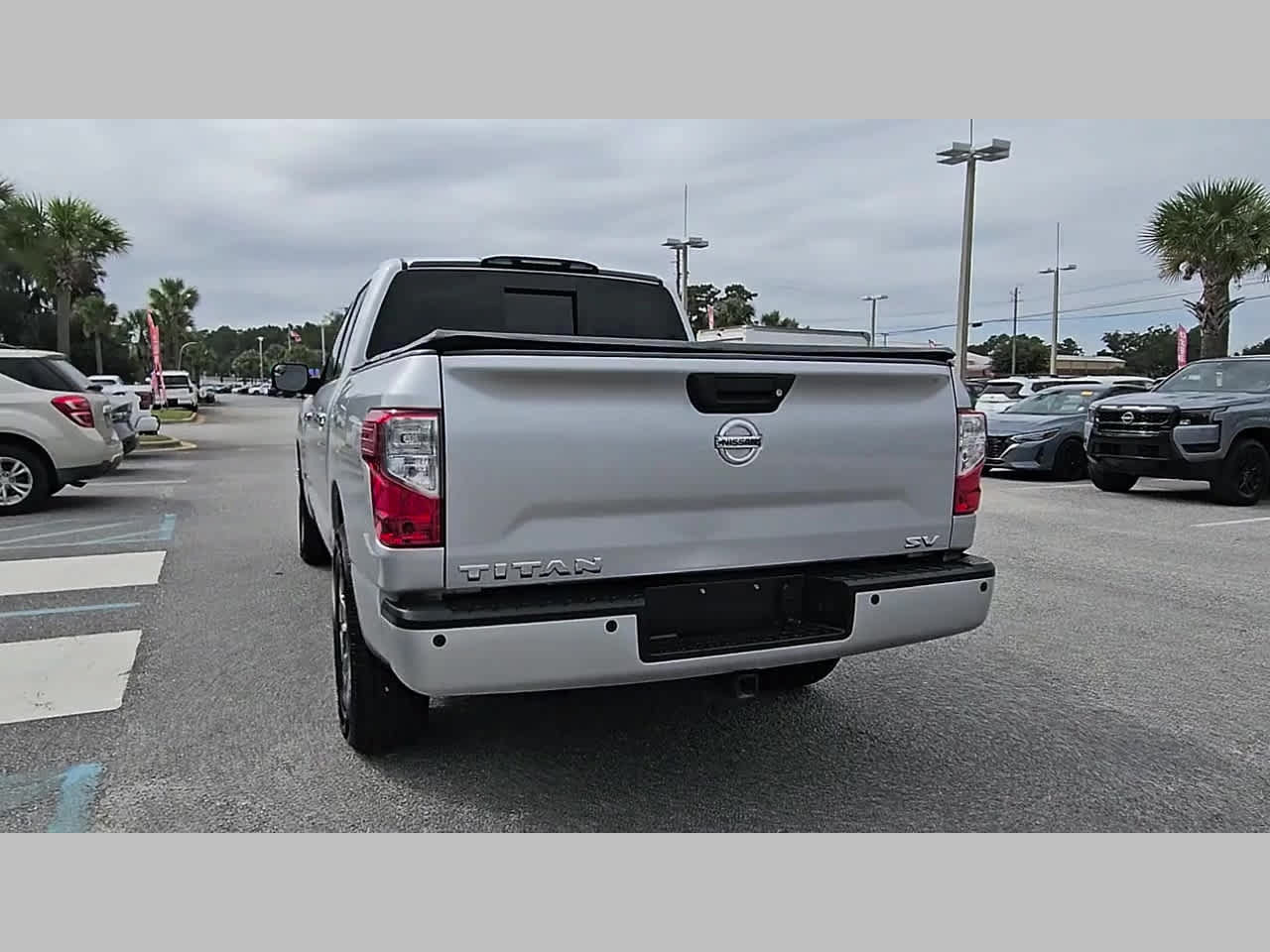 Used 2018 Nissan Titan SV w/ SV Convenience Package RWD image 28