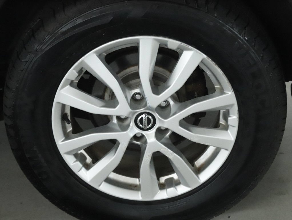 Used 2017 Nissan Rogue SV w/ SV Premium Package AWD/4WD image 39