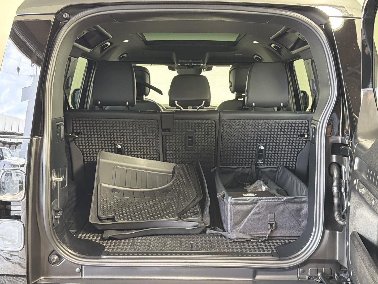 New 2026 Land Rover Defender 110 X-Dynamic SE image 28