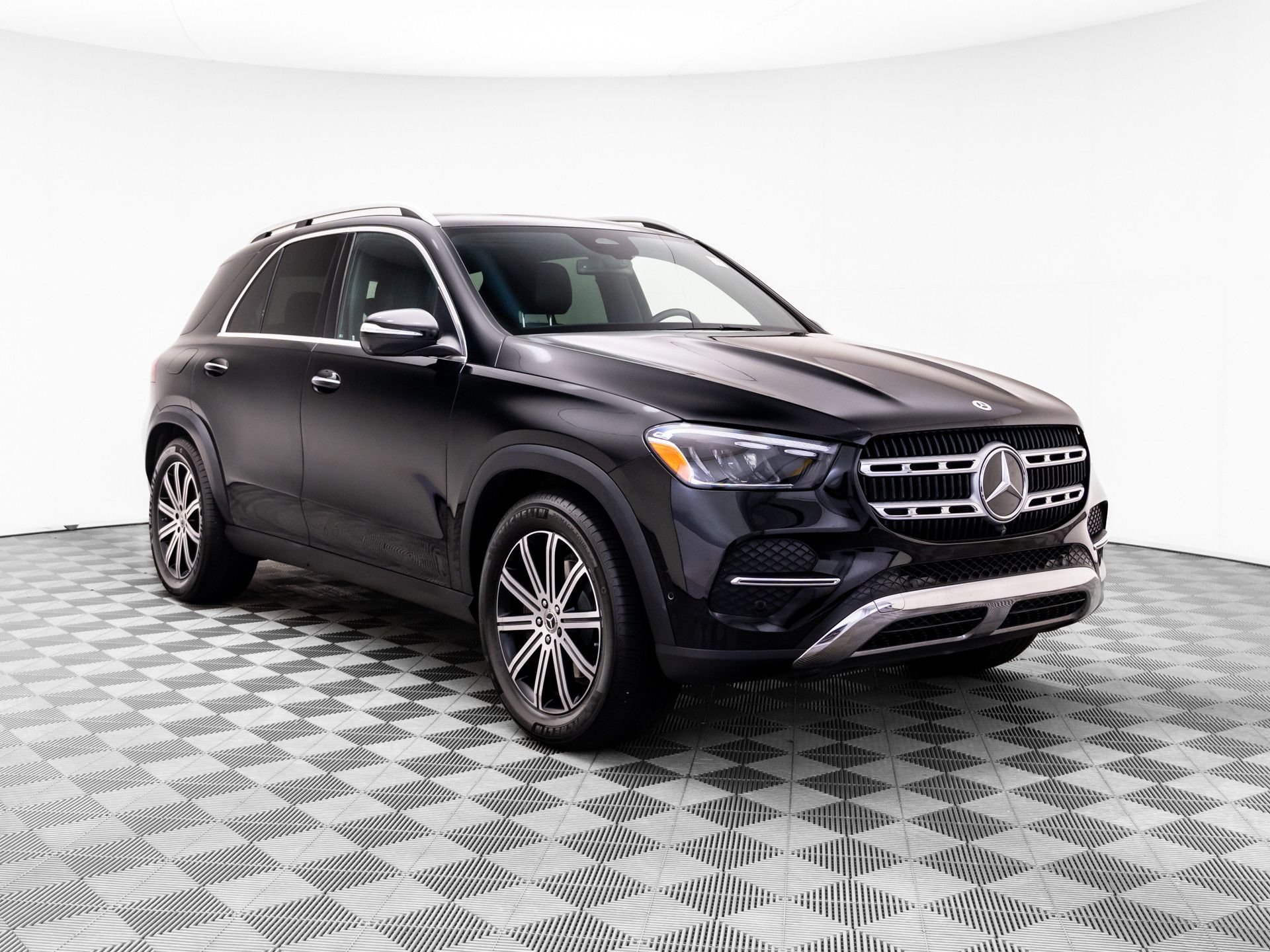 Used 2024 Mercedes-Benz GLE 350 4MATIC w/ Winter Package image 7