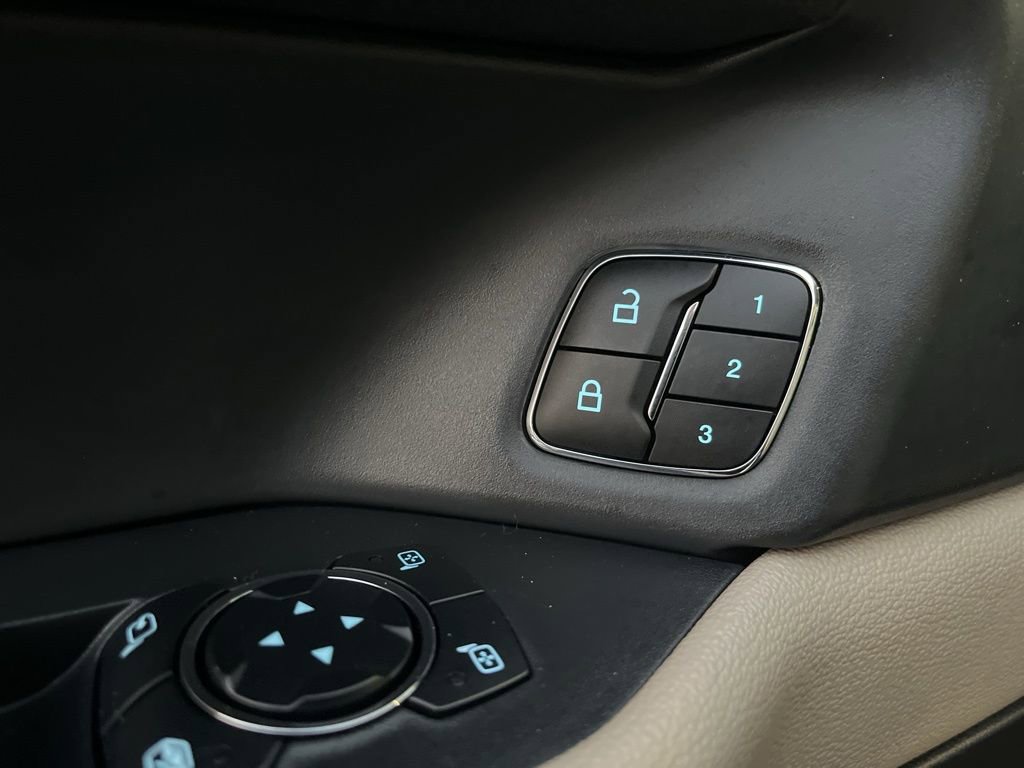 Used 2023 Ford Expedition Max XLT image 12