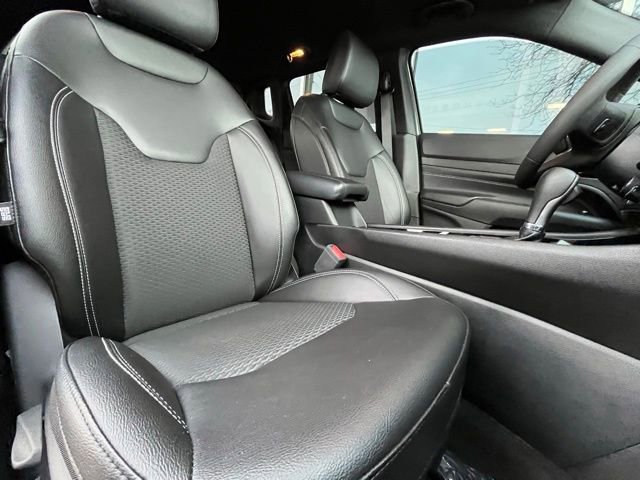 Used 2023 Jeep Compass Altitude image 27