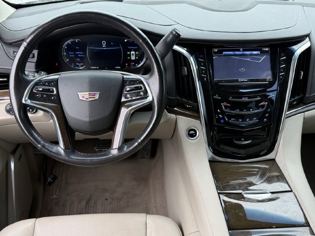 Used 2018 Cadillac Escalade Luxury AWD/4WD image 11