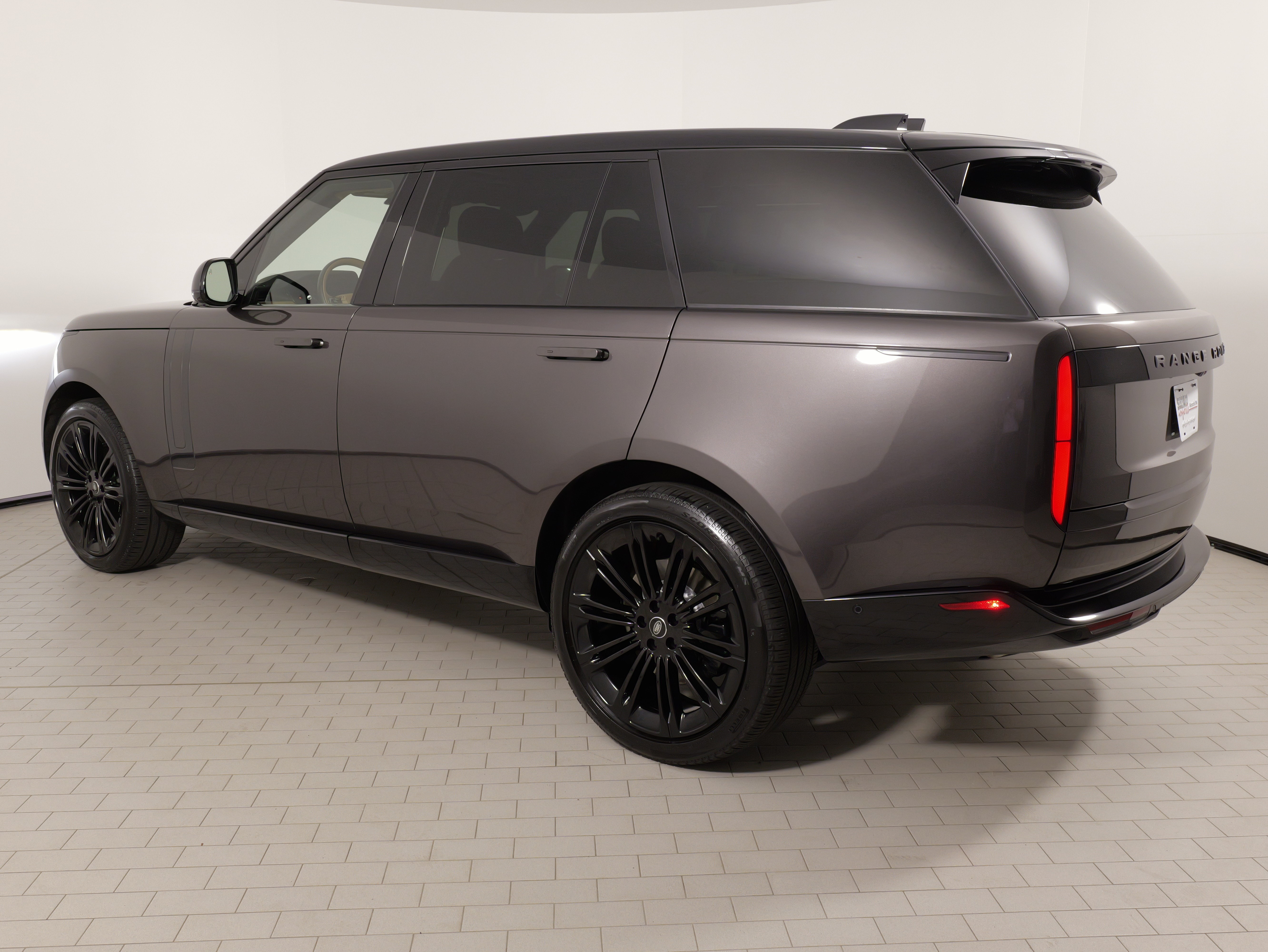 Used 2025 Land Rover Range Rover Long Wheelbase SE AWD/4WD image 18