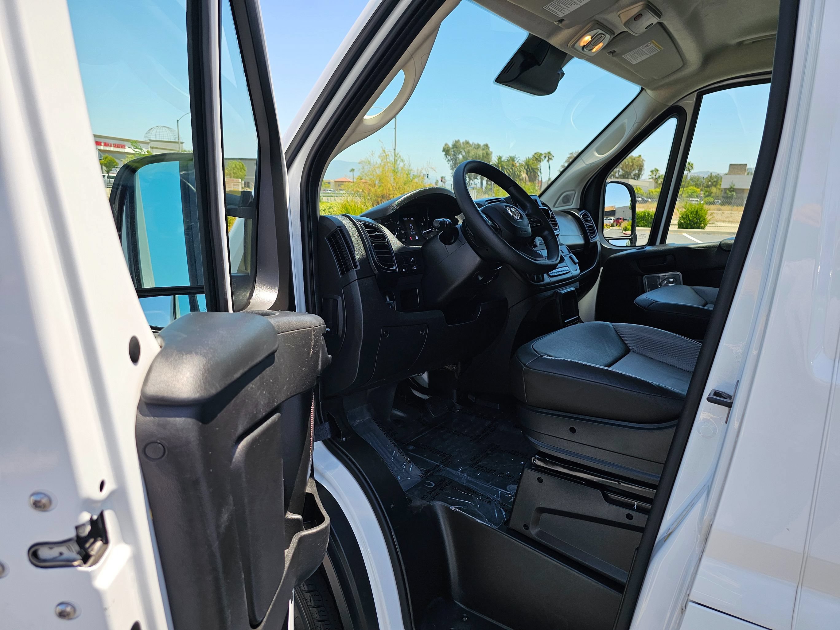 Used 2025 RAM ProMaster 2500 w/ Convenience Group FWD image 15