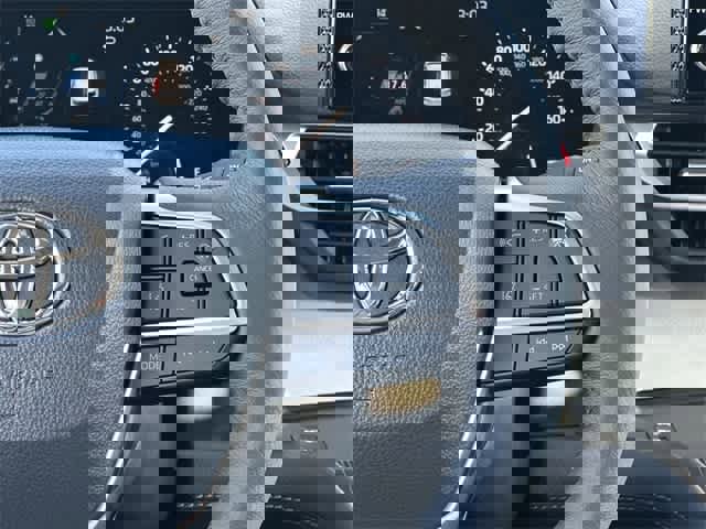 Used 2025 Toyota Sienna XLE image 10
