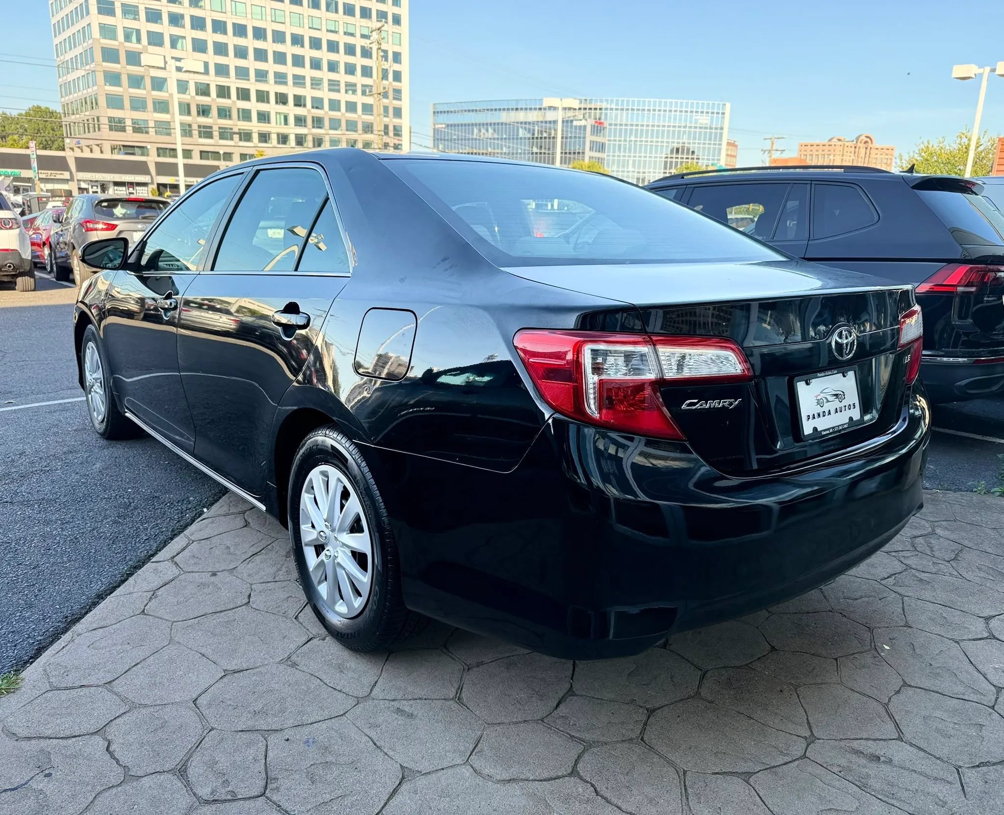 Used 2014 Toyota Camry LE FWD image 5