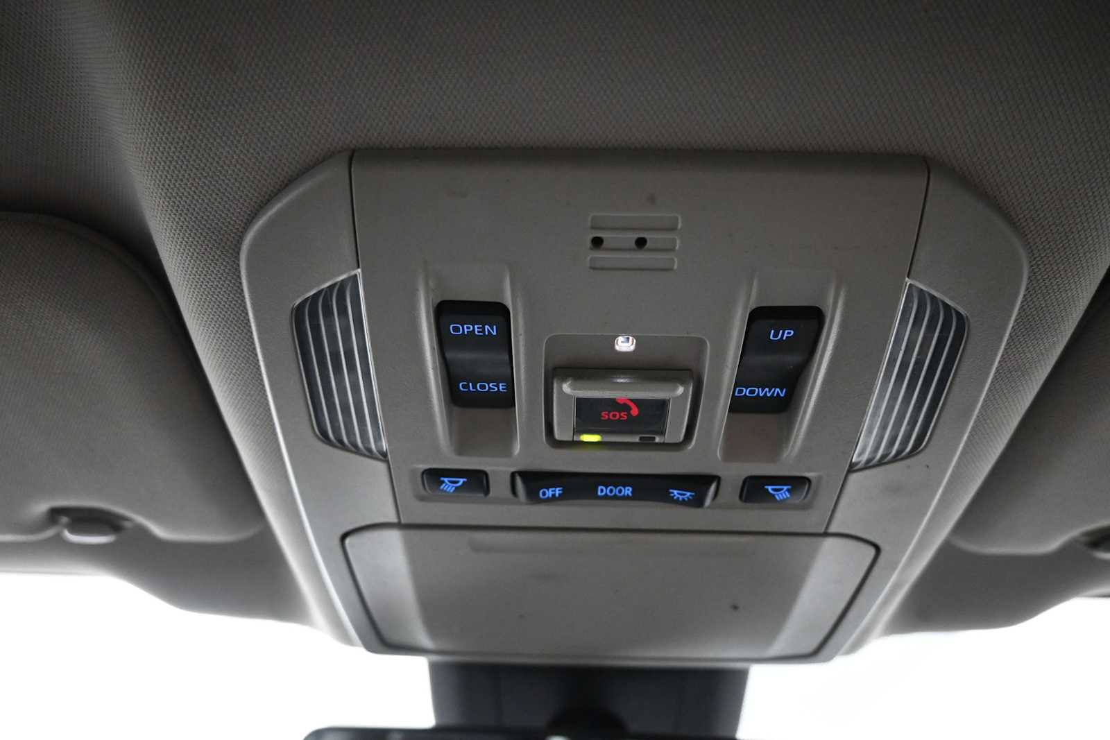Used 2022 Toyota Highlander XLE AWD/4WD image 16