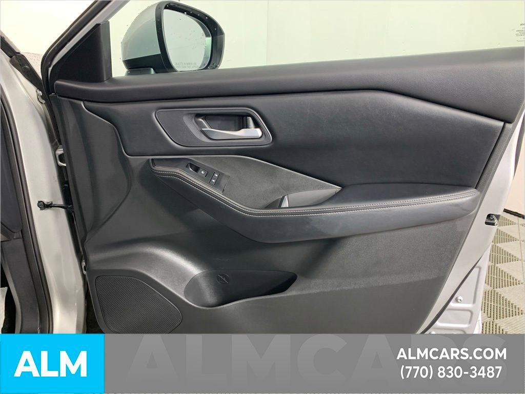 Used 2024 Nissan Rogue SV image 32