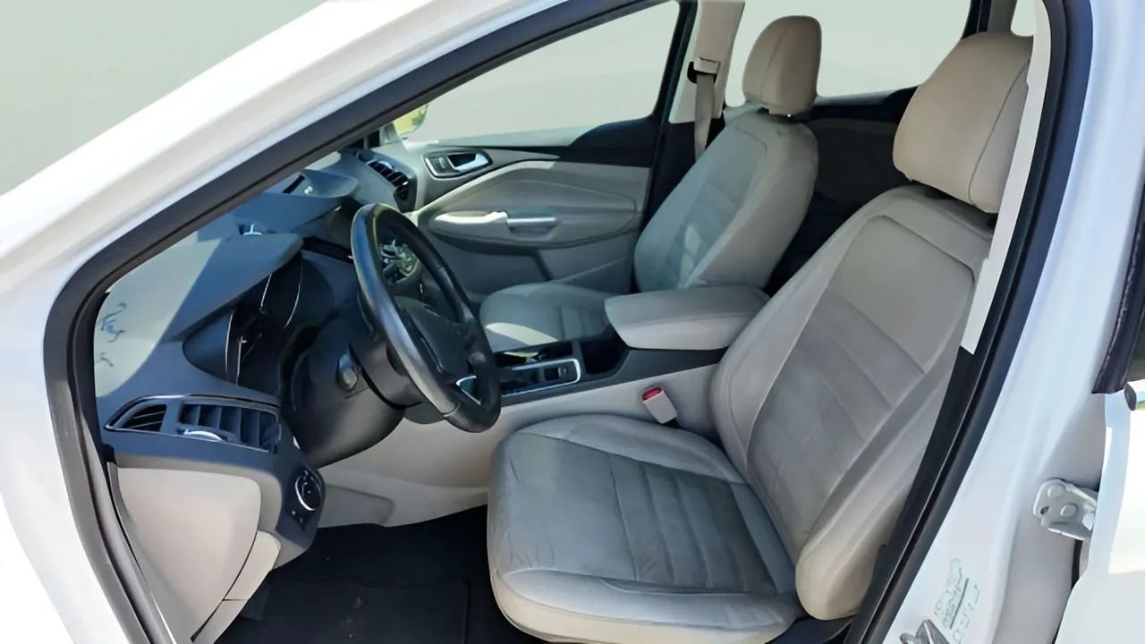 Used 2017 Ford Escape Titanium image 9