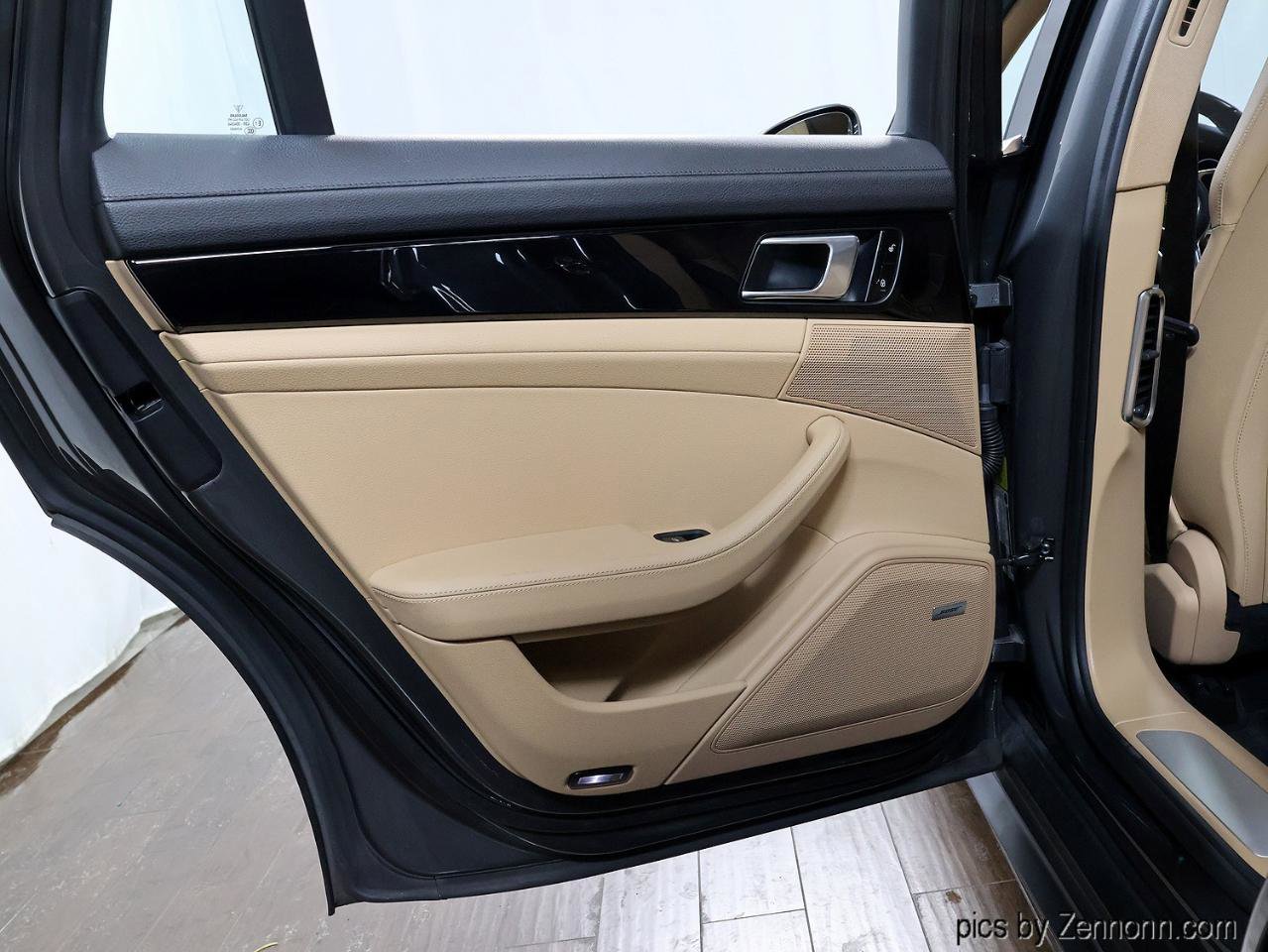 Used 2017 Porsche Panamera Sedan image 30