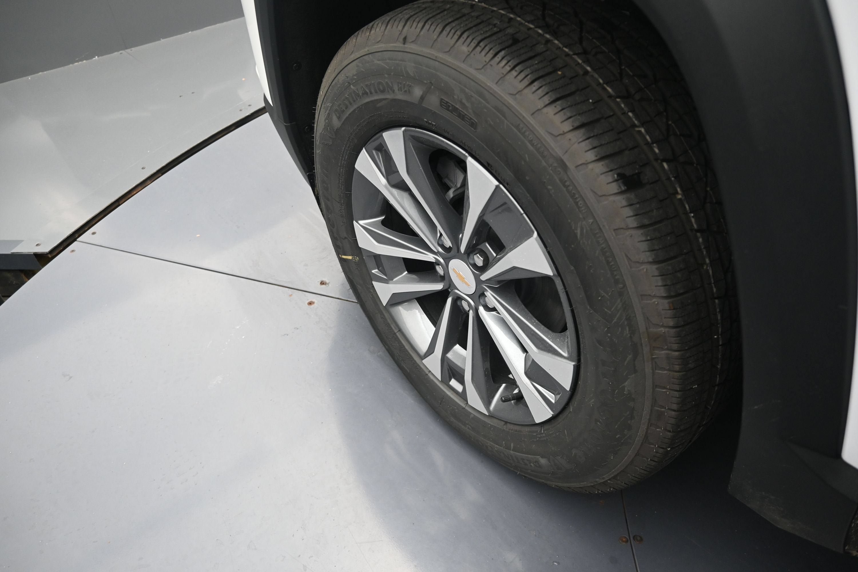 New 2027 Chevrolet Equinox LT w/ Convenience Package II FWD image 36
