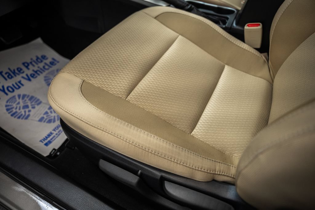 Used 2019 Toyota Corolla LE FWD image 29