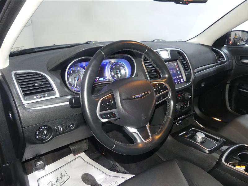 Used 2018 Chrysler 300 Touring w/ Driver Convenience Group AWD/4WD image 22