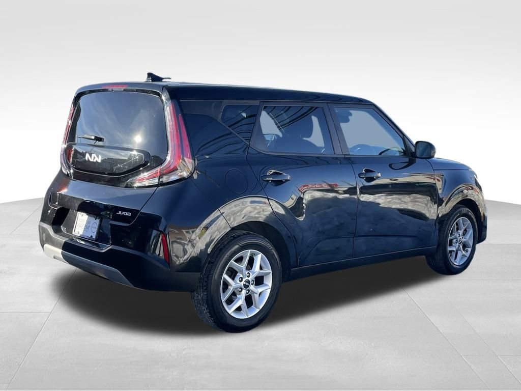 Used 2023 Kia Soul LX w/ LX Technology Package FWD image 5
