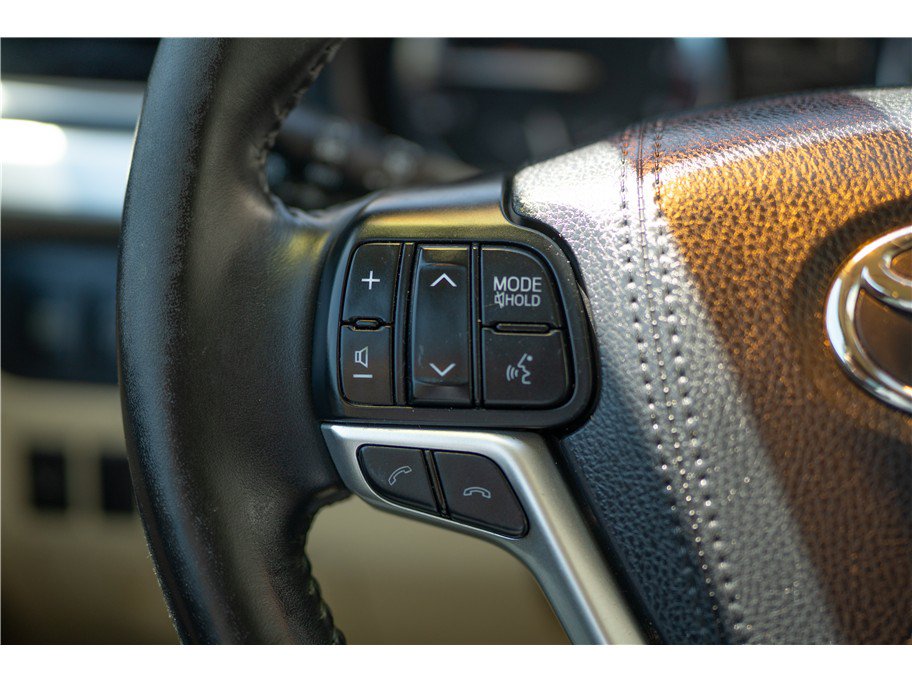 Used 2017 Toyota Highlander XLE FWD image 15