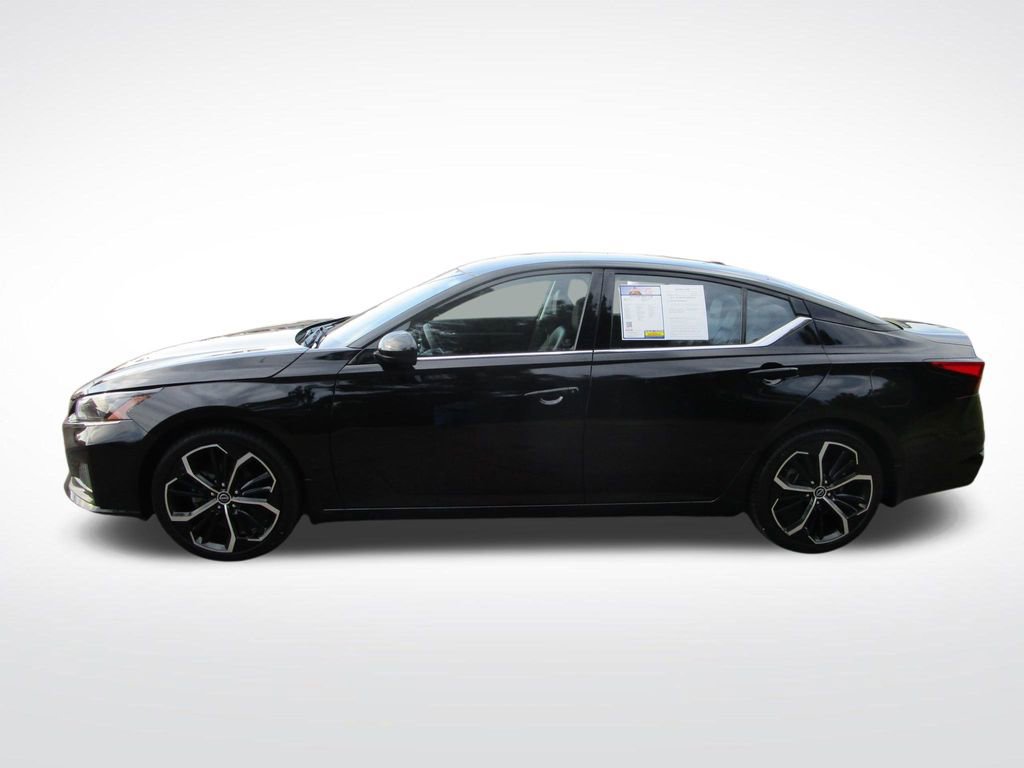 Used 2023 Nissan Altima 2.5 SR image 2