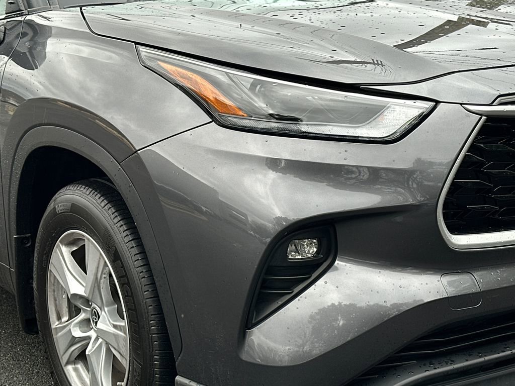 Used 2024 Toyota Highlander LE image 9