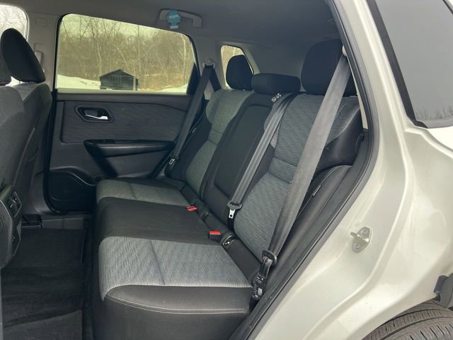Used 2023 Nissan Rogue SV image 17