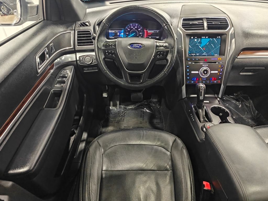 Used 2017 Ford Explorer Limited w/ Equipment Group 301A AWD/4WD image 4