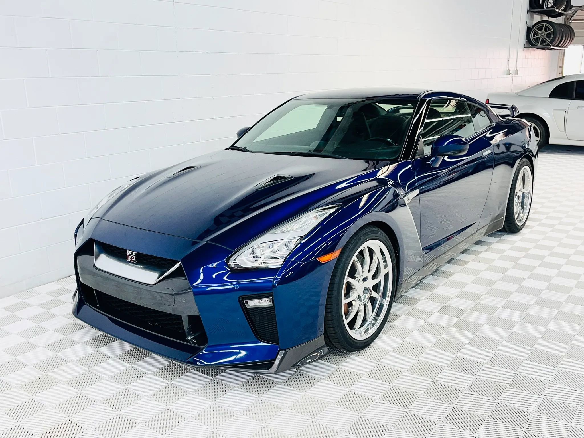 Used 2015 Nissan GT-R Premium image 5