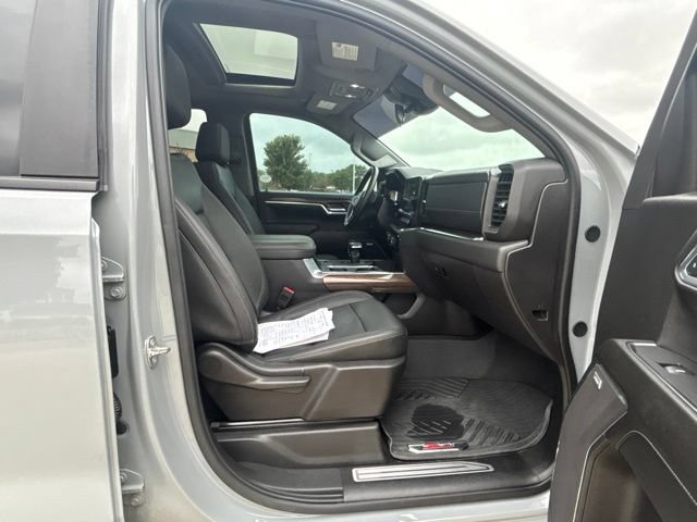 Used 2024 Chevrolet Silverado 1500 LT Trail Boss w/ LT Trail Boss Premium Package AWD/4WD image 31