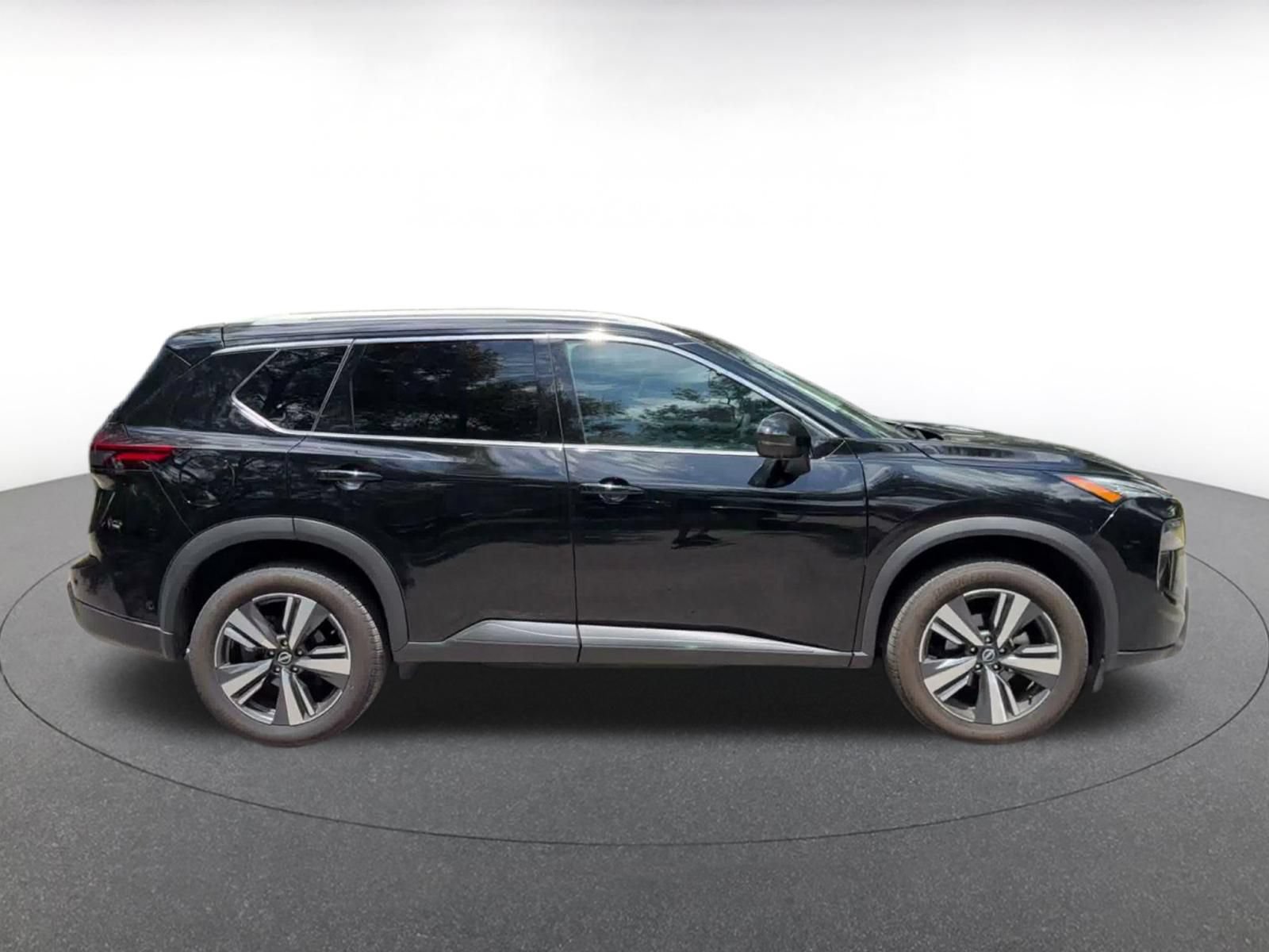 Used 2026 Nissan Rogue SL FWD image 13