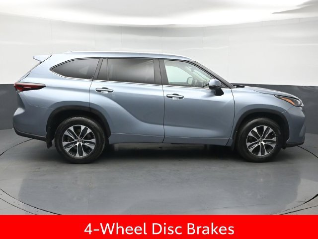 Used 2024 Toyota Highlander XLE AWD/4WD image 8