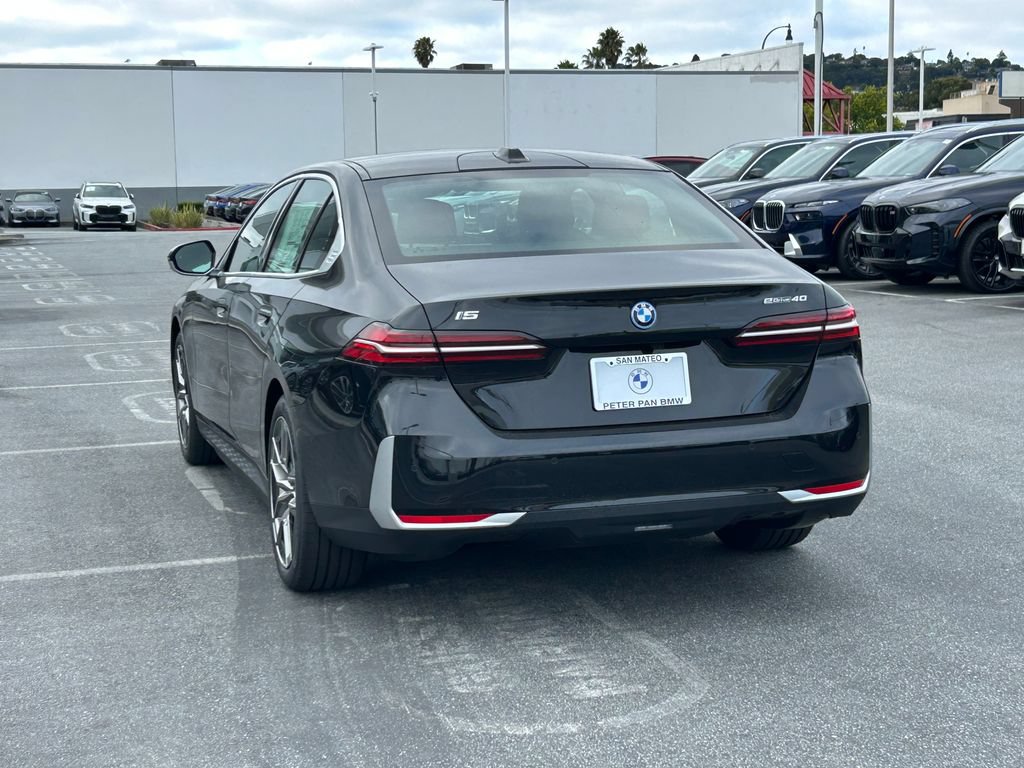 New 2027 BMW i5 eDrive40 w/ Executive Package RWD image 3