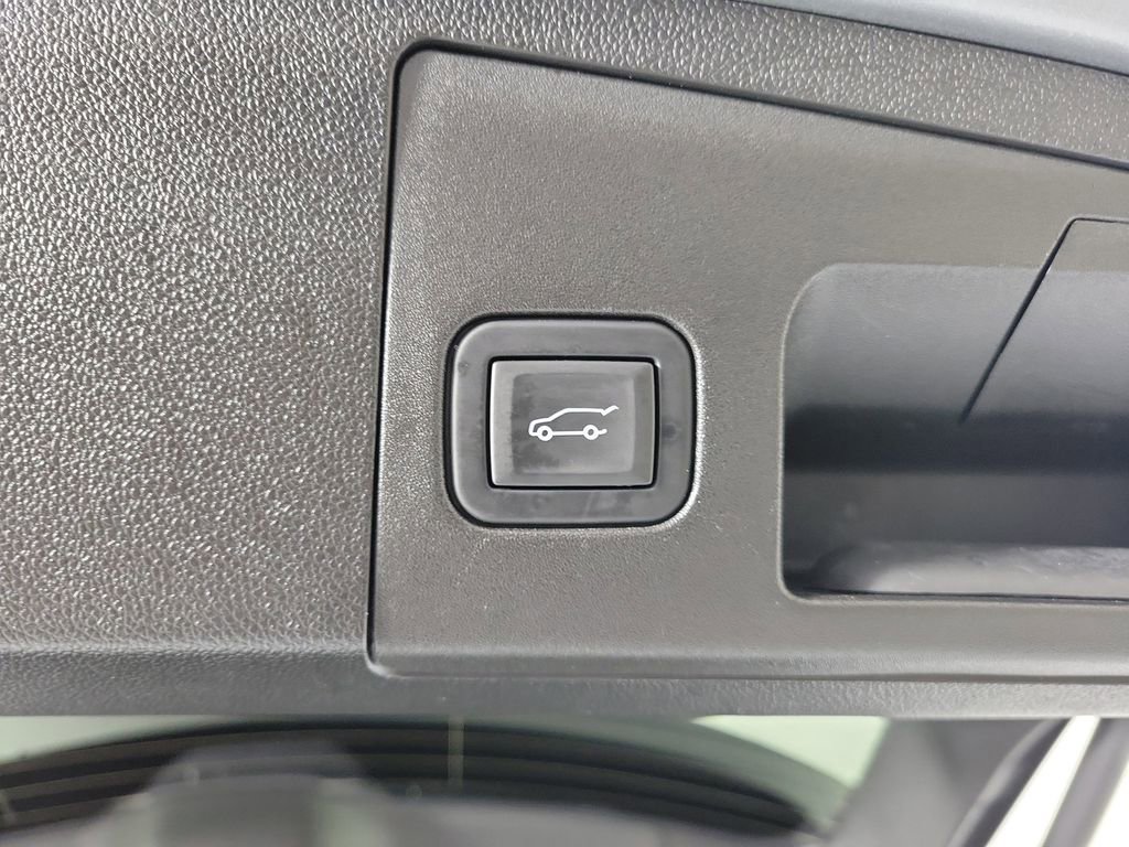 Used 2023 Cadillac XT4 Sport w/ Cold Weather Package FWD image 9