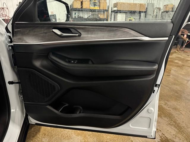 Used 2023 Jeep Grand Cherokee L Limited image 14