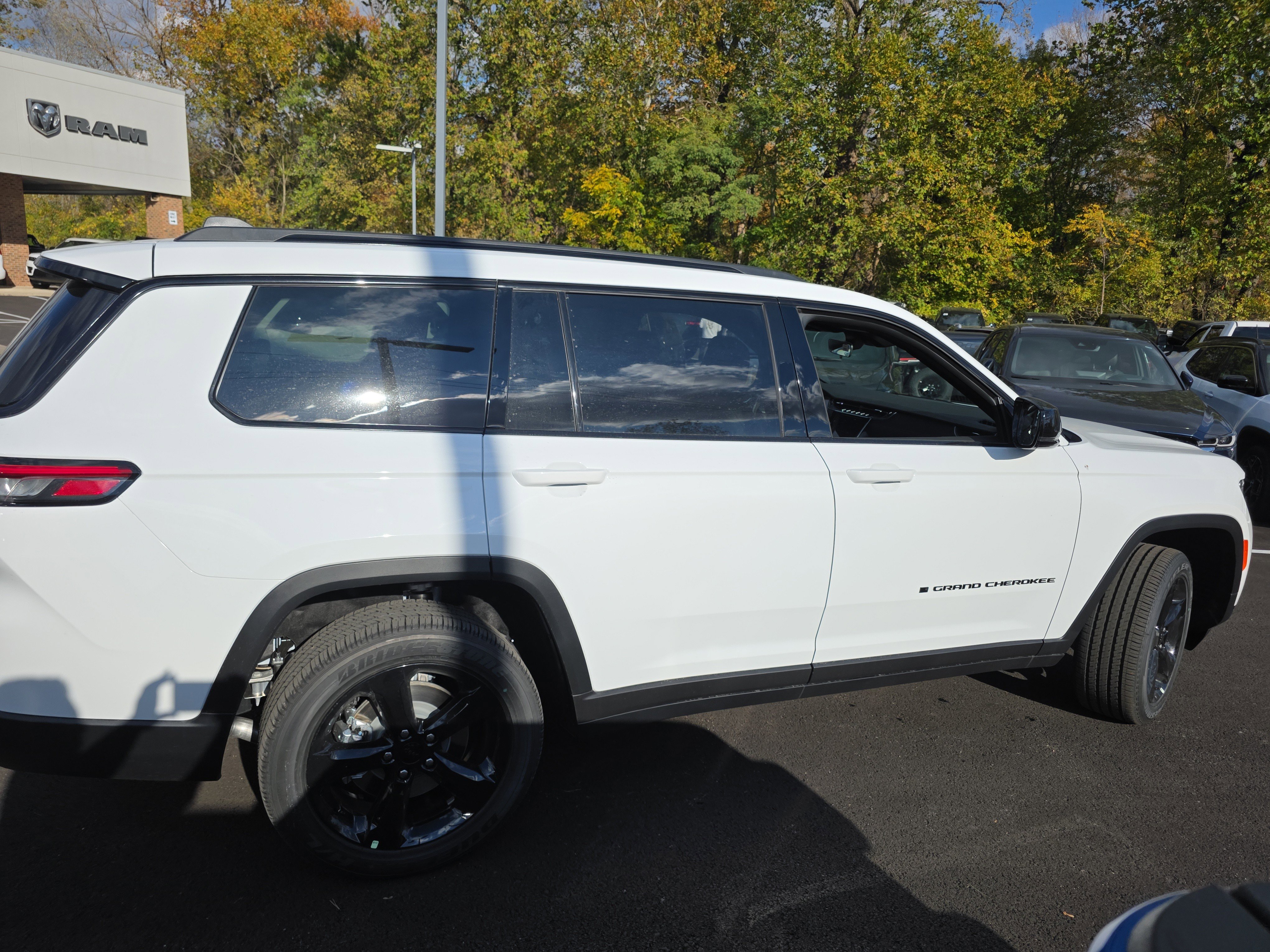 New 2025 Jeep Grand Cherokee L Altitude image 25