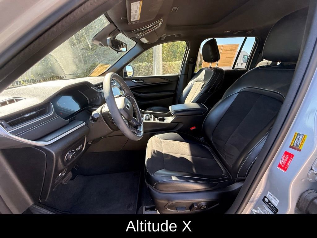Certified 2023 Jeep Grand Cherokee Altitude AWD/4WD image 11