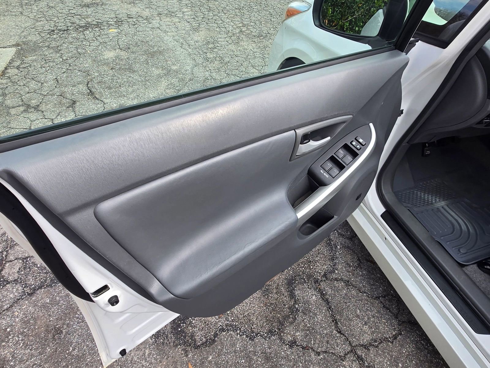 Used 2010 Toyota Prius Two image 8