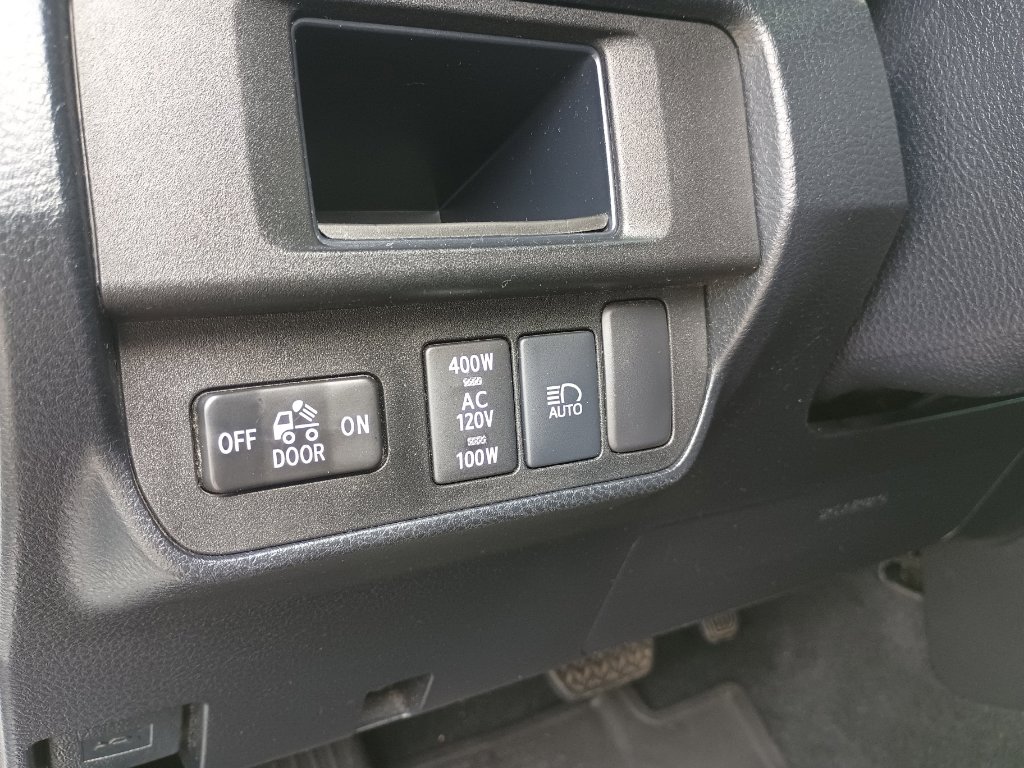 Used 2019 Toyota Tacoma TRD Sport AWD/4WD image 17