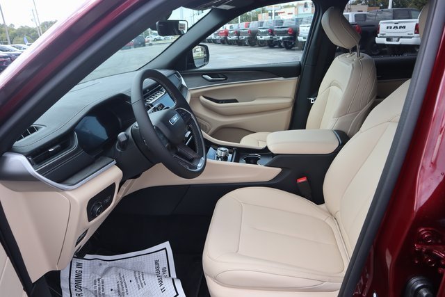 New 2025 Jeep Grand Cherokee Limited image 5