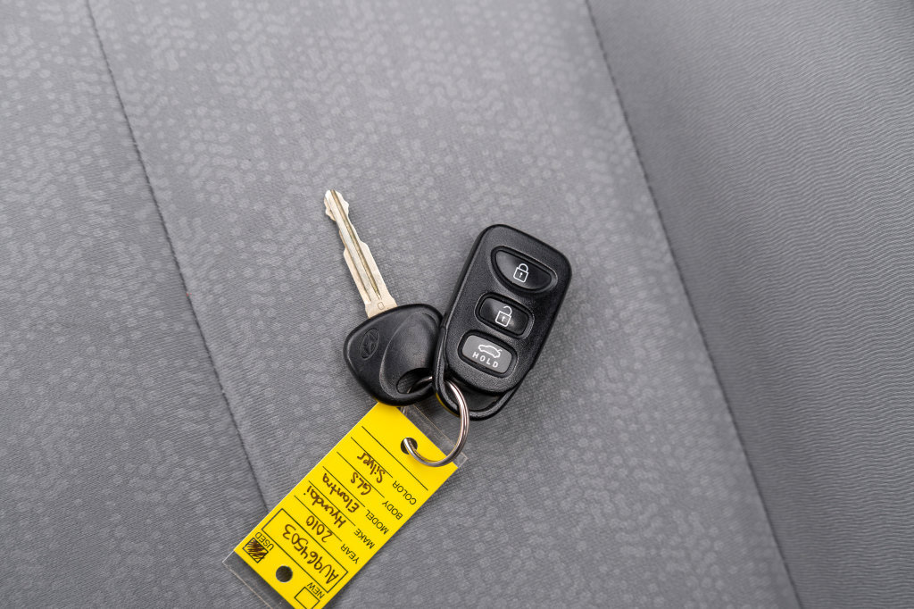 Used 2010 Hyundai Elantra GLS FWD image 27