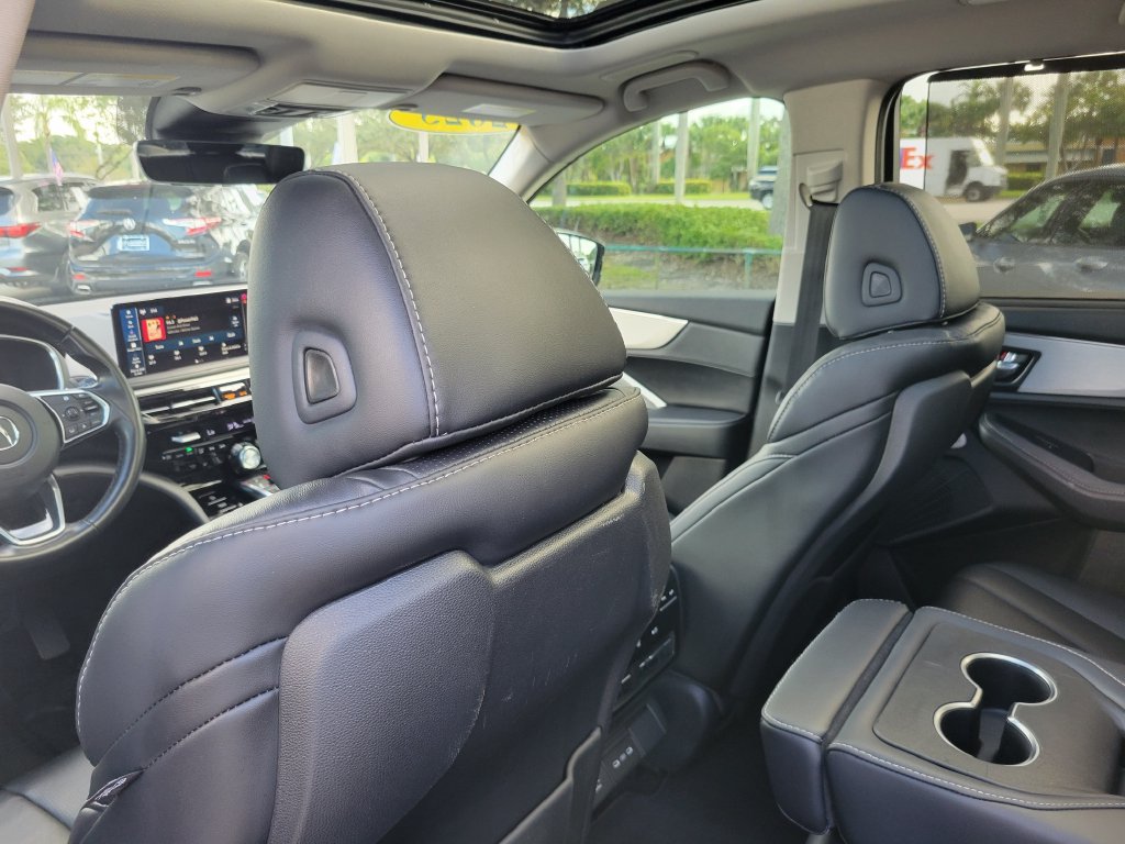 Used 2025 Acura MDX w/ Technology Package FWD image 11