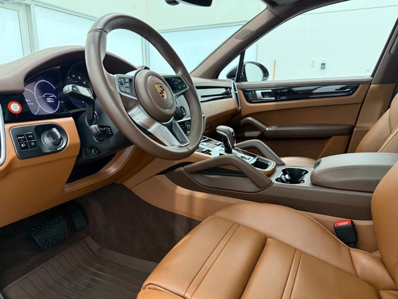 Certified 2021 Porsche Cayenne E-Hybrid AWD/4WD image 4