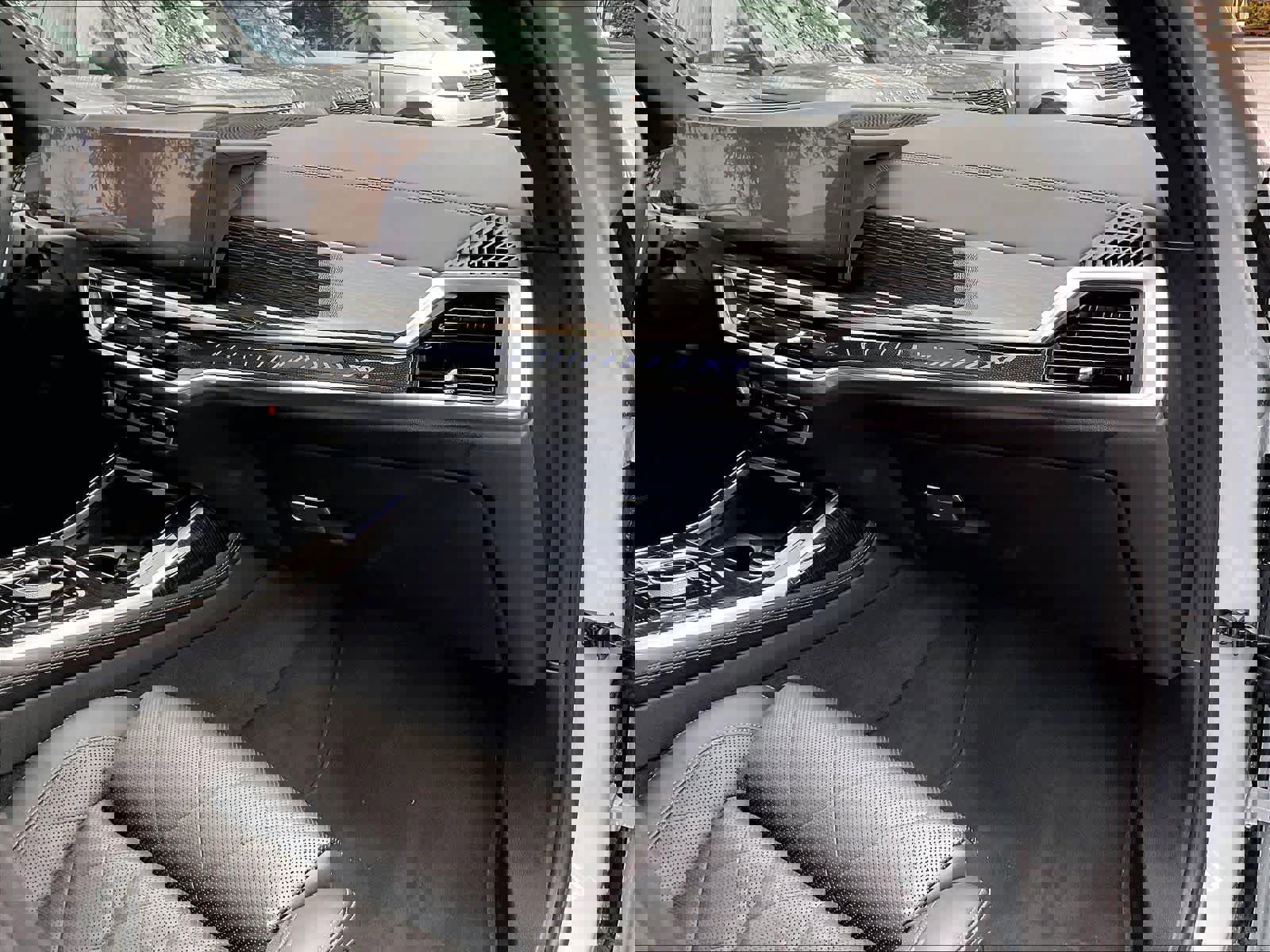 Used 2023 BMW X7 xDrive40i w/ M Sport Package image 18