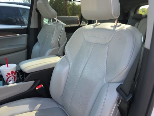 Used 2021 Jeep Grand Cherokee L Overland w/ Luxury Tech Group IV AWD/4WD image 15