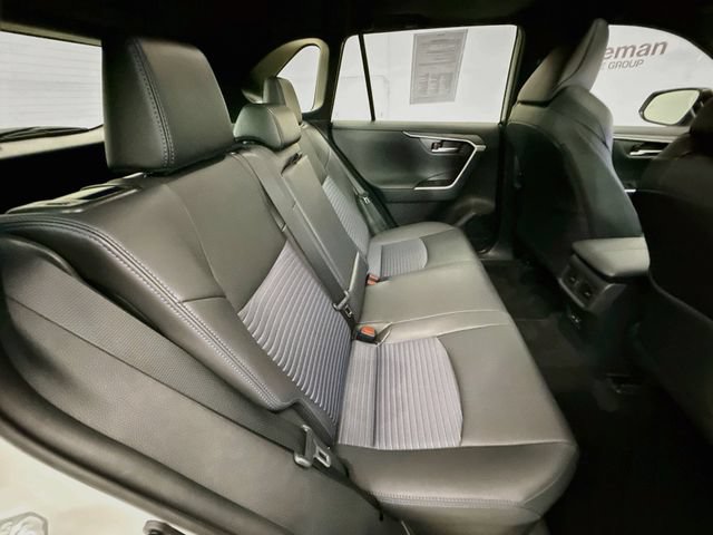 Used 2025 Toyota RAV4 XSE w/ Advanced Technology Package AWD/4WD image 28