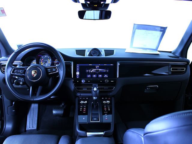 Certified 2024 Porsche Macan image 13